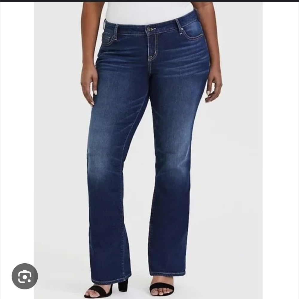 NWT Torrid Women's Relaxed Boot Vintage Stretch Mid Rise Jeans..Size:16
